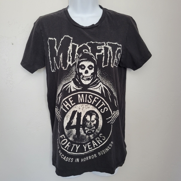 Misfits Black Short Sleeve T-shirt Graphic Band Tee Scary Horror 40 Years Small - Picture 1 of 6